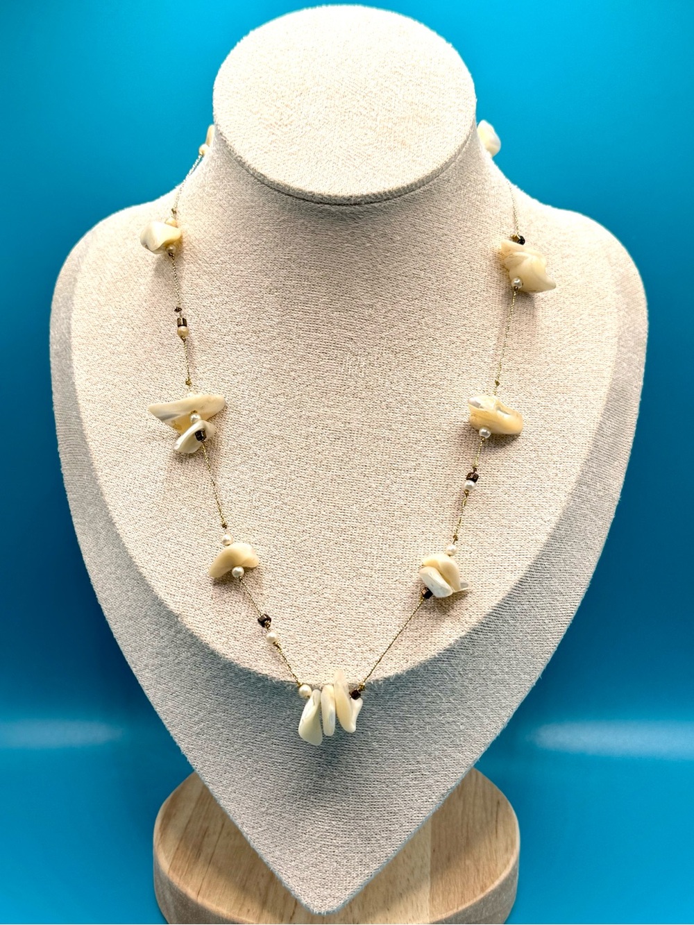 Vtg Art Deco Style Mother of Pearl and Freshwater Pearl Liquid Gold Necklace